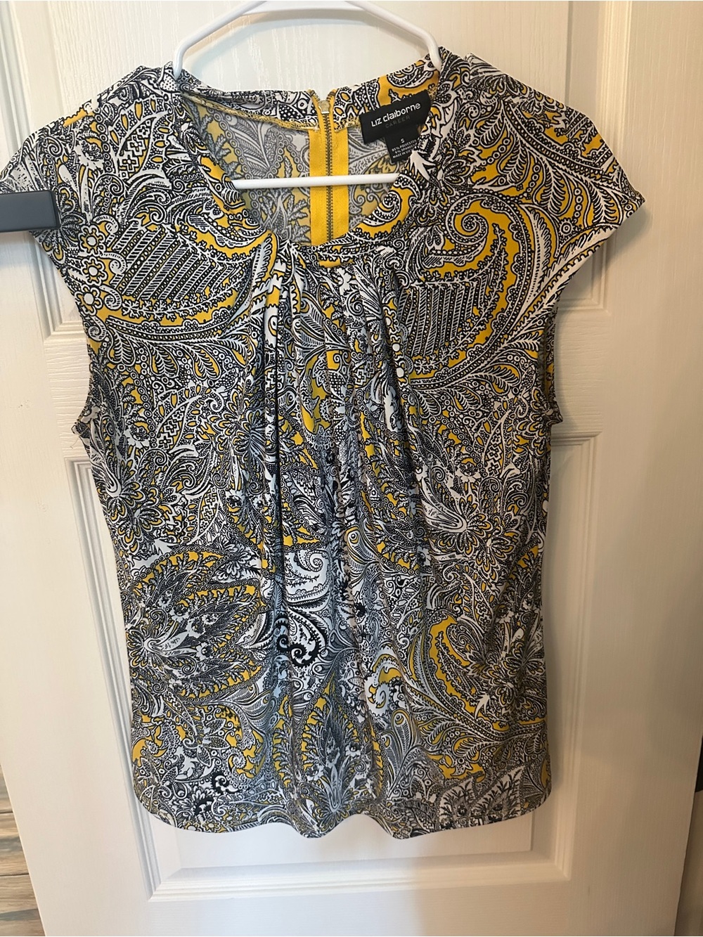 Liz Claiborne Yellow, Black & White Paisley Sleeveless Top